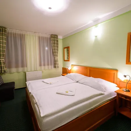 Hotel Julianin Dvor 3*