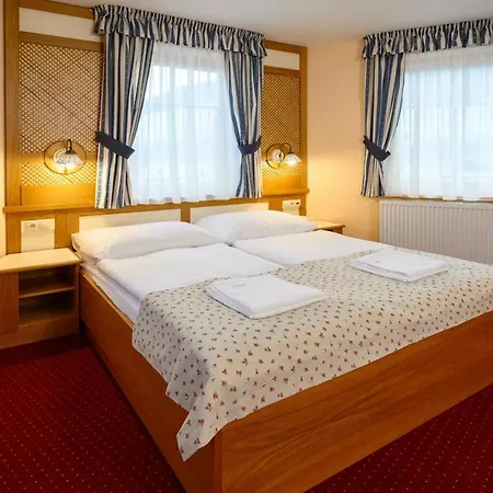 Julianin Dvor Hotell 3*