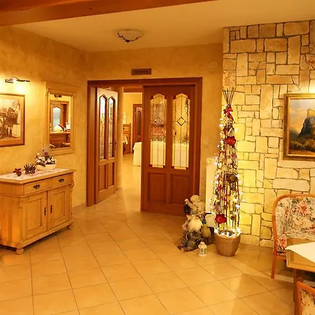 Hotel Julianin Dvor 3*