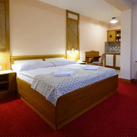 Hotel Julianin Dvor 3*