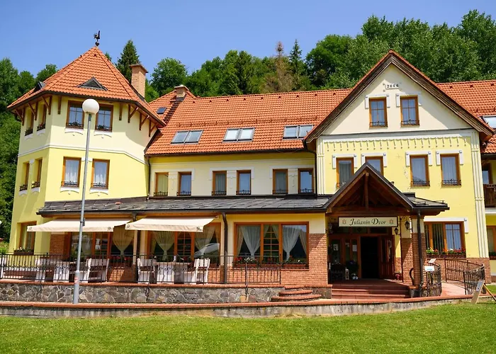 Julianin Dvor 3*