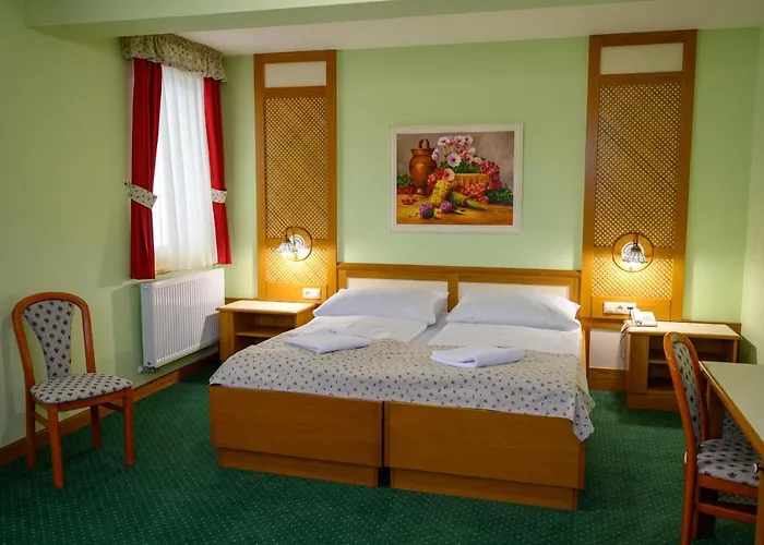 Hotel Julianin Dvor 3*