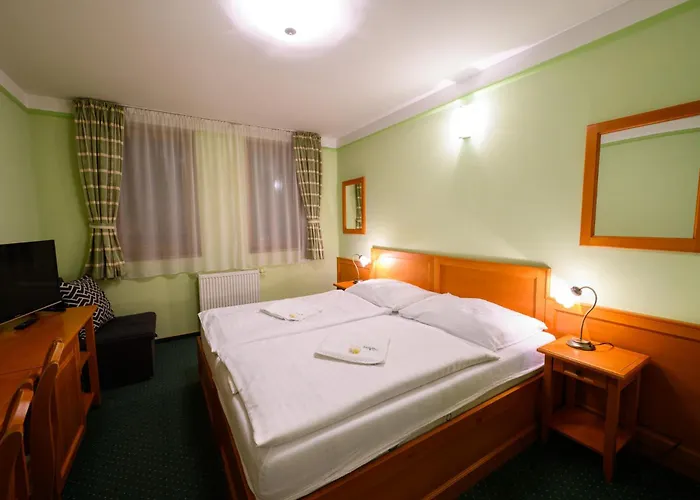 Hotel Julianin Dvor 3*