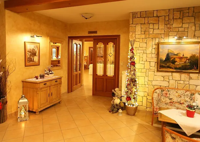 Hotel Julianin Dvor 3*